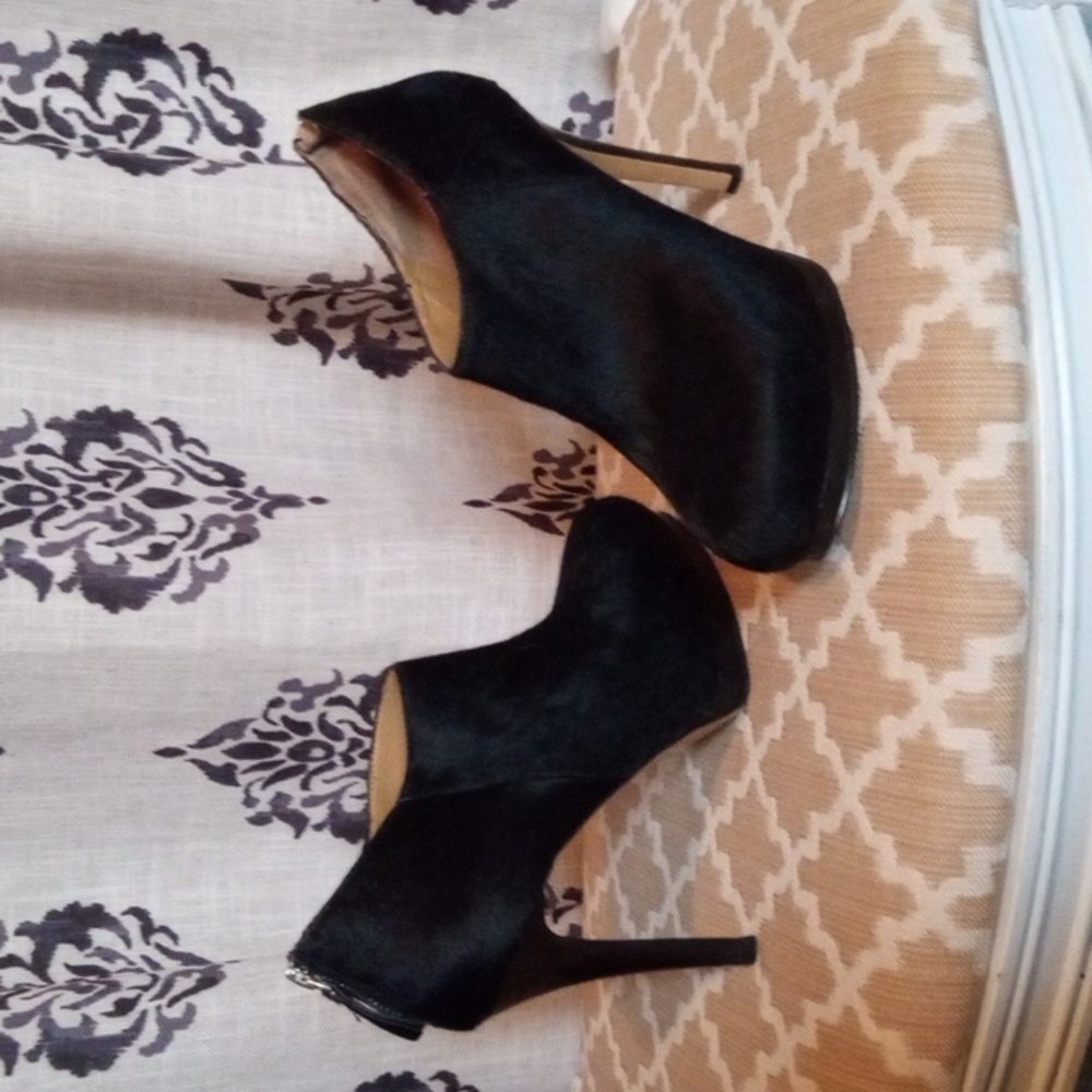 Nine West Black Cowhide Booties